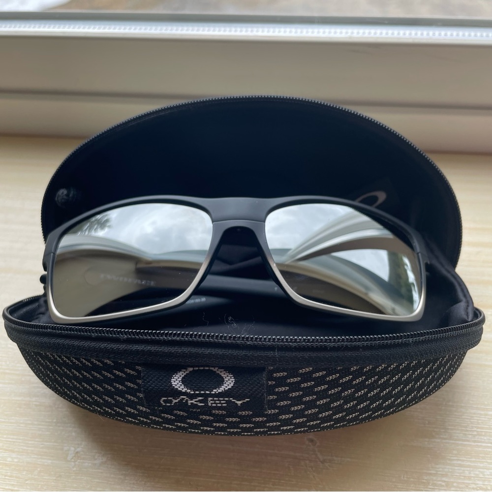 Oakley TwoFace Sunglasses Black Silver Fade